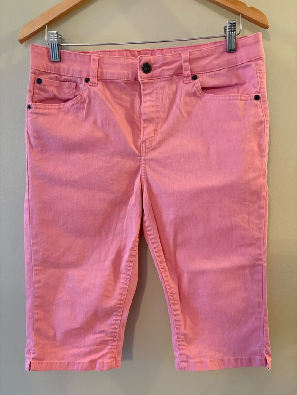 Jeaniologie, women’s Pink Denim Bermuda Shorts, Sz 12.